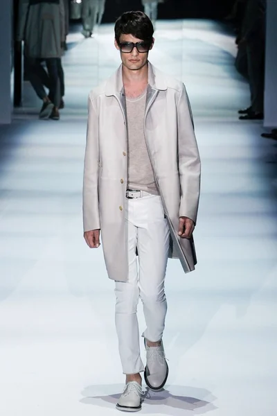 Look 18
